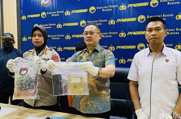 Pria di Ambon Kepergok Ambil Paket 60 Gram Sabu di Kantor Jasa Pengiriman