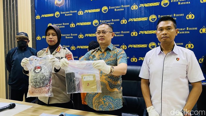 Pria di Ambon Kepergok Ambil Paket 60 Gram Sabu di Kantor Jasa Pengiriman