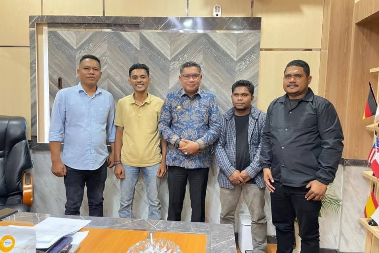 Walkot Ambon Cabut Laporan Polisi Setelah Dua Aktivis Minta Maaf – Konflik Berakhir Damai